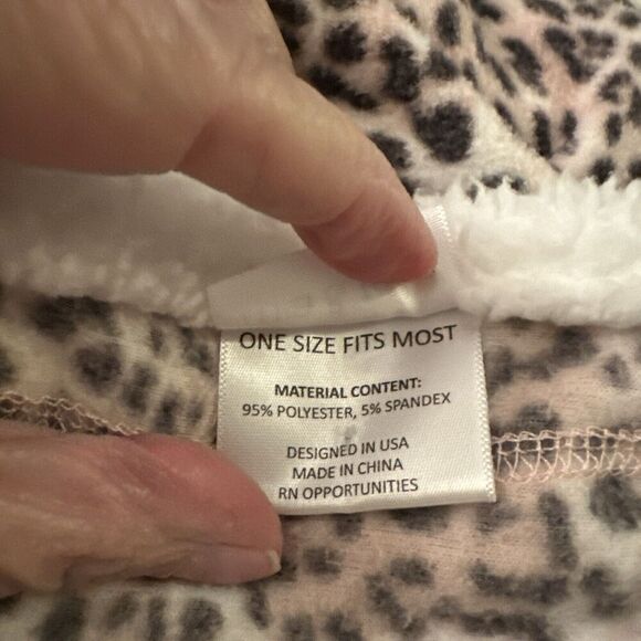 Mia And Tess Blanket Wrap One Size NWT Pink Leopard Wrap Fleece - Picture 5 of 6